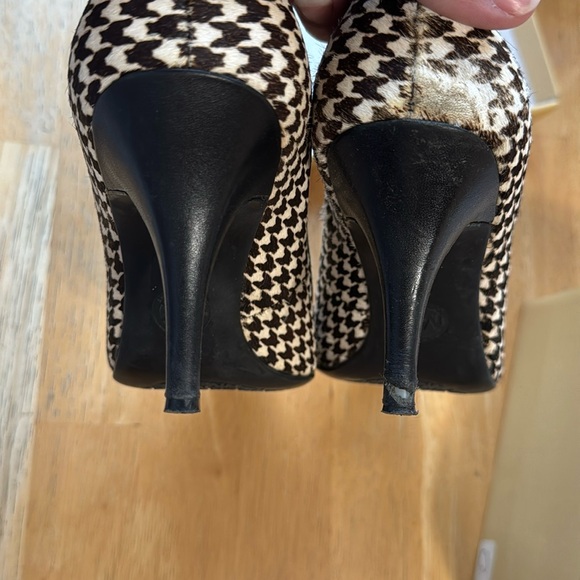Michael Michael Kors heels. Houndstooth print. - Picture 14 of 17